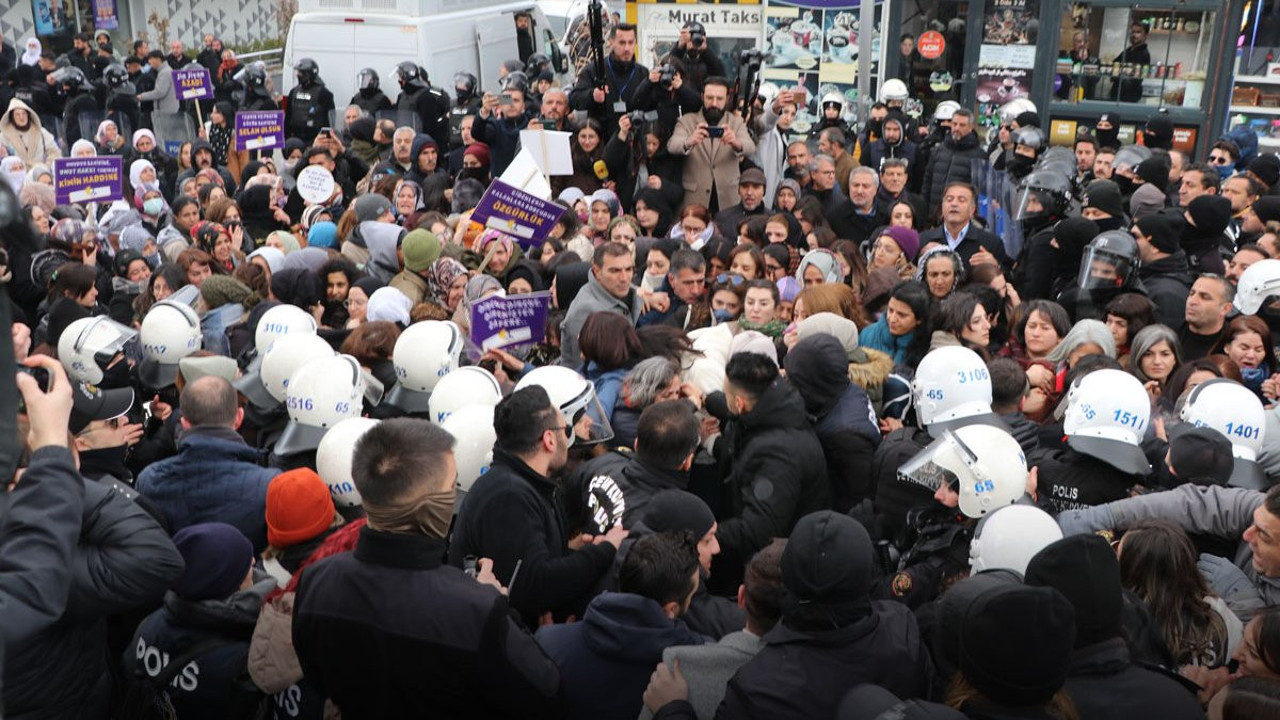Polis izinsiz yürüyüşe müdahale etti: Çok sayıda gözaltı var