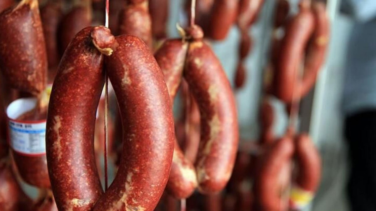 Ünlü gıda firması ifşa oldu! Sucuk yerine at, eşek ve katır eti yedirdiler