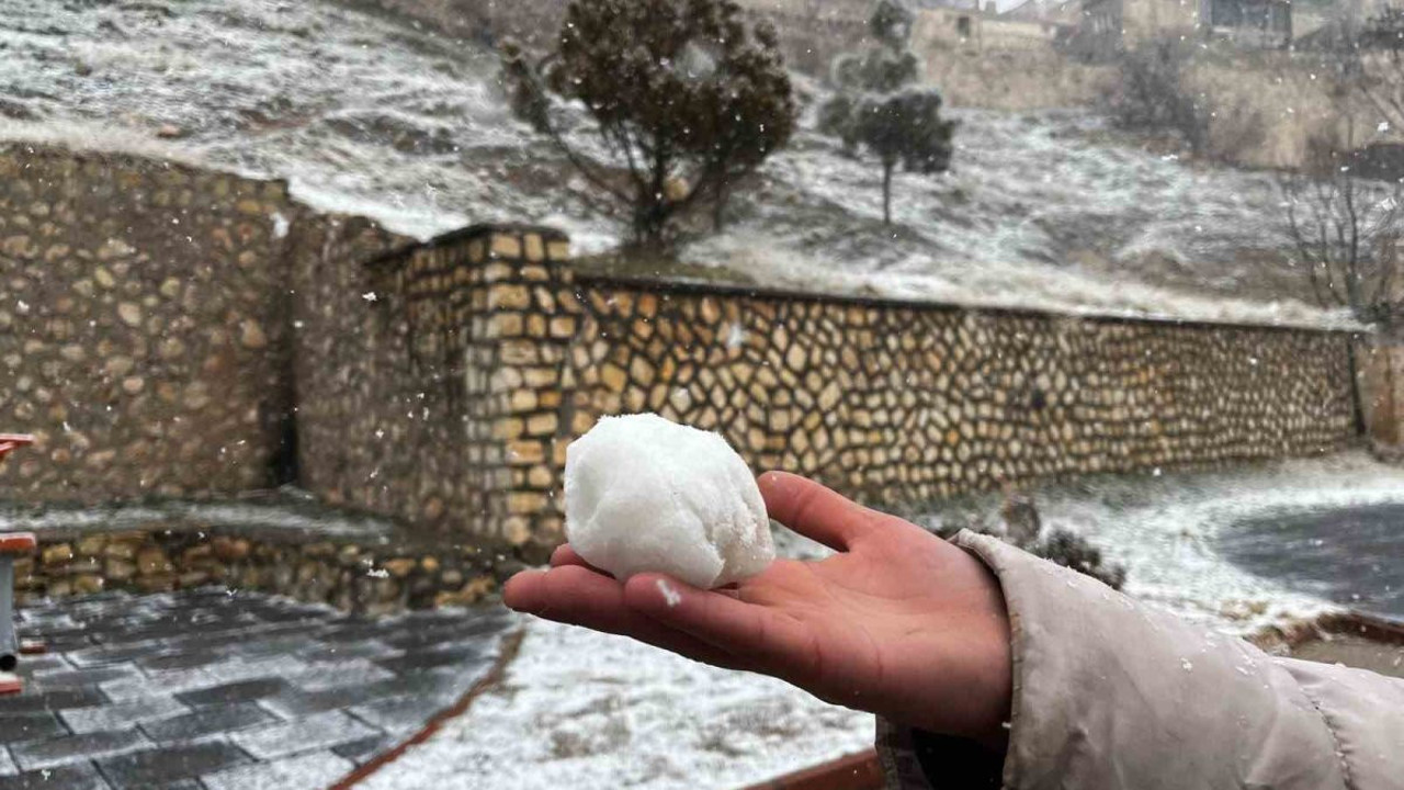 Mardin beyaza büründü