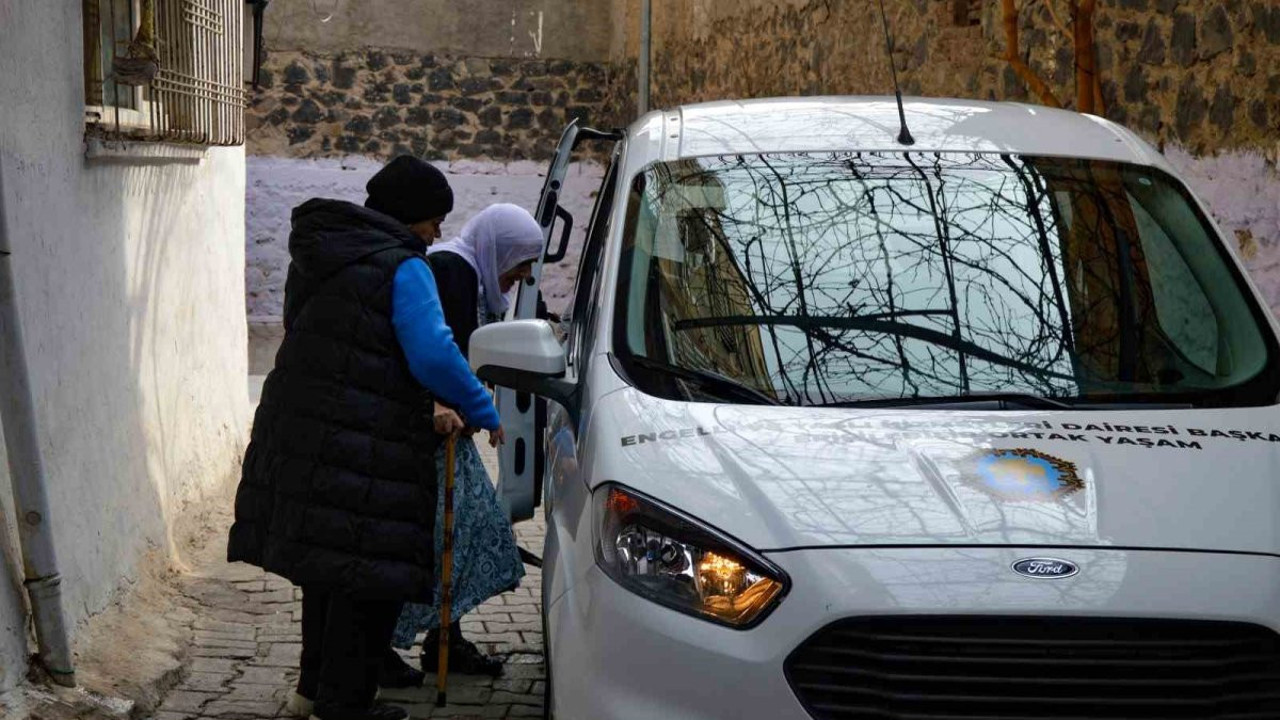 Kanser hastalarına "sosyal taksi" desteği hayat geçti