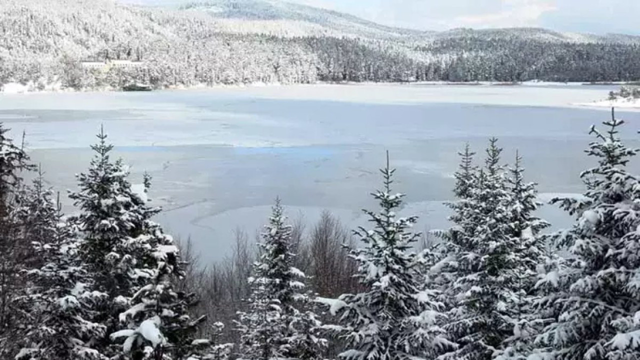 Abant Gölü buz tuttu! Manzarası görenleri adeta büyüledi