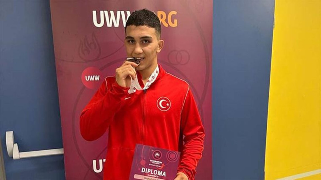 Ailesini kaybeden güreşçi Beytullah Sarı'dan büyük başarı