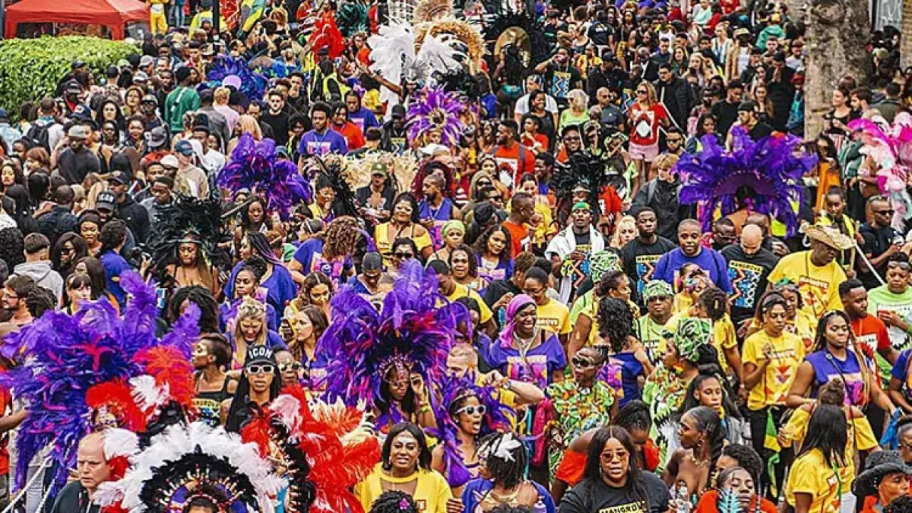 Notting Hill Karnavalı toplumu tehdit mi ediyor? Uzmanlar değerlendiriyor
