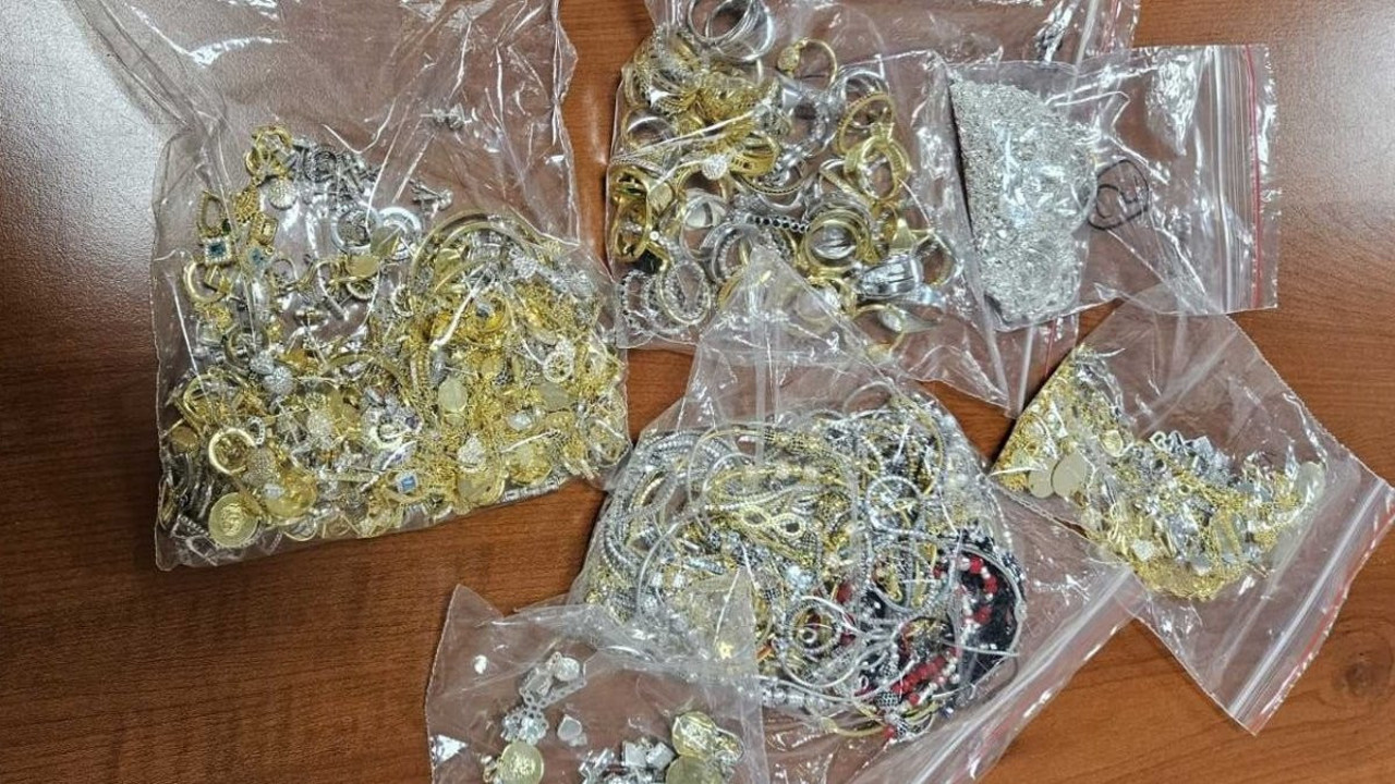 Rumen şahıslar takıları kaçırırken yakalandı