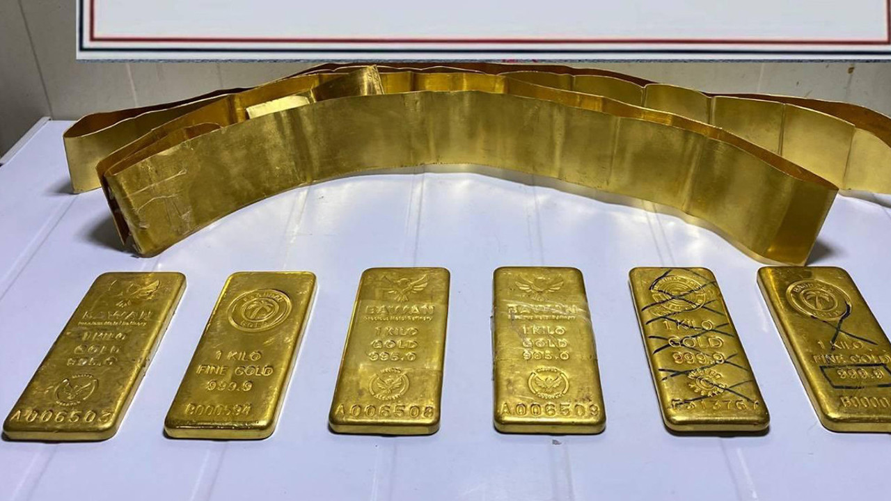 Araçta kilolarca külçe altın ele geçirildi