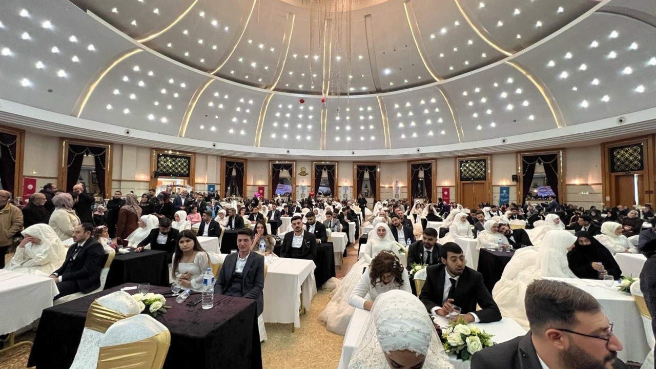 100 çiftin toplu nikah törenine Ali Erbaş da katıldı