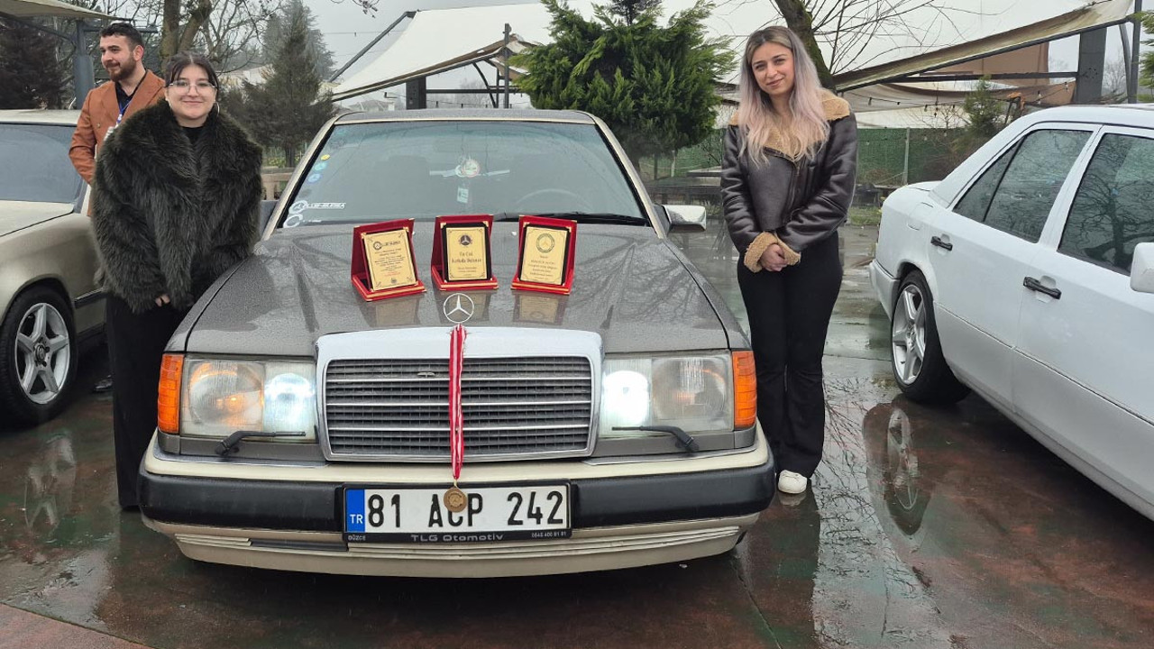 Klasik otomobil tutkunları Düzce'de buluştu