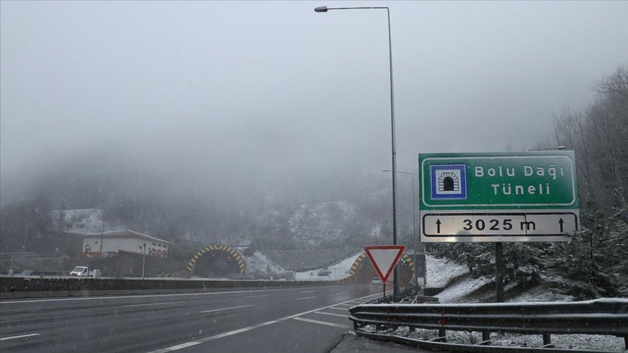 Bolu Dağı'nda yoğun kar ve sis! Görüş mesafesi düştü