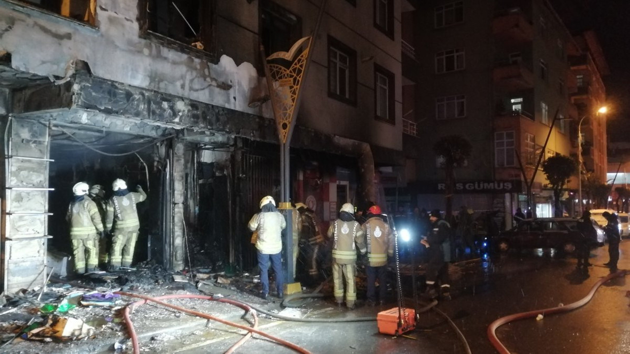 Pendik’te oyuncak dükkanı alev alev yandı