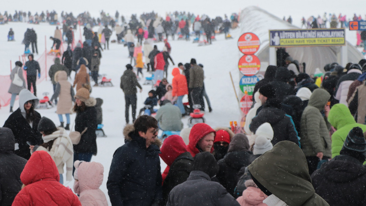 Pistler kayakseverlerle doldu