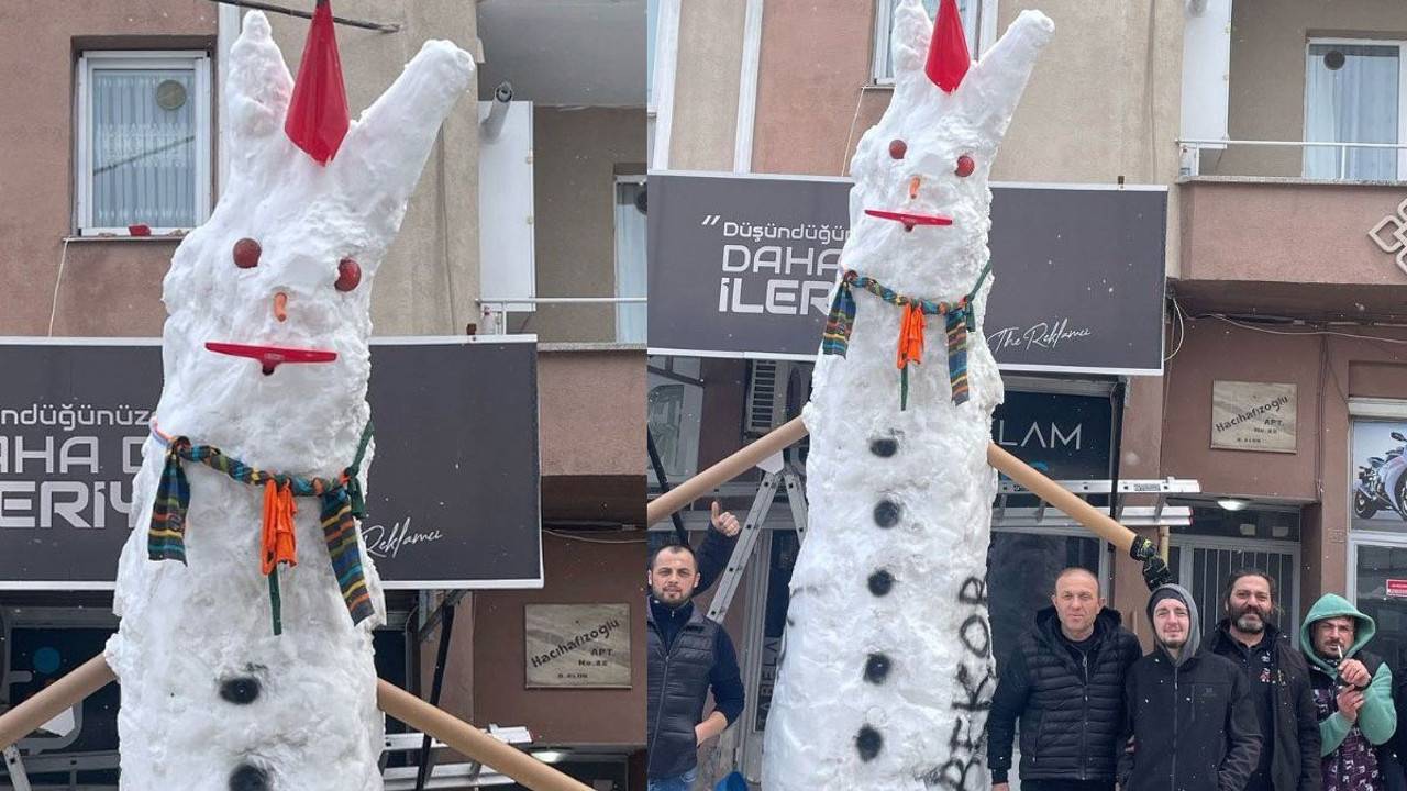 Esnafın 4,2 metrelik dev kardan tavşanı ilgi çekti