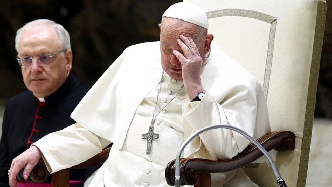 Vatikan resmen duyurdu: "Papa'nın durumu kötüleşti"