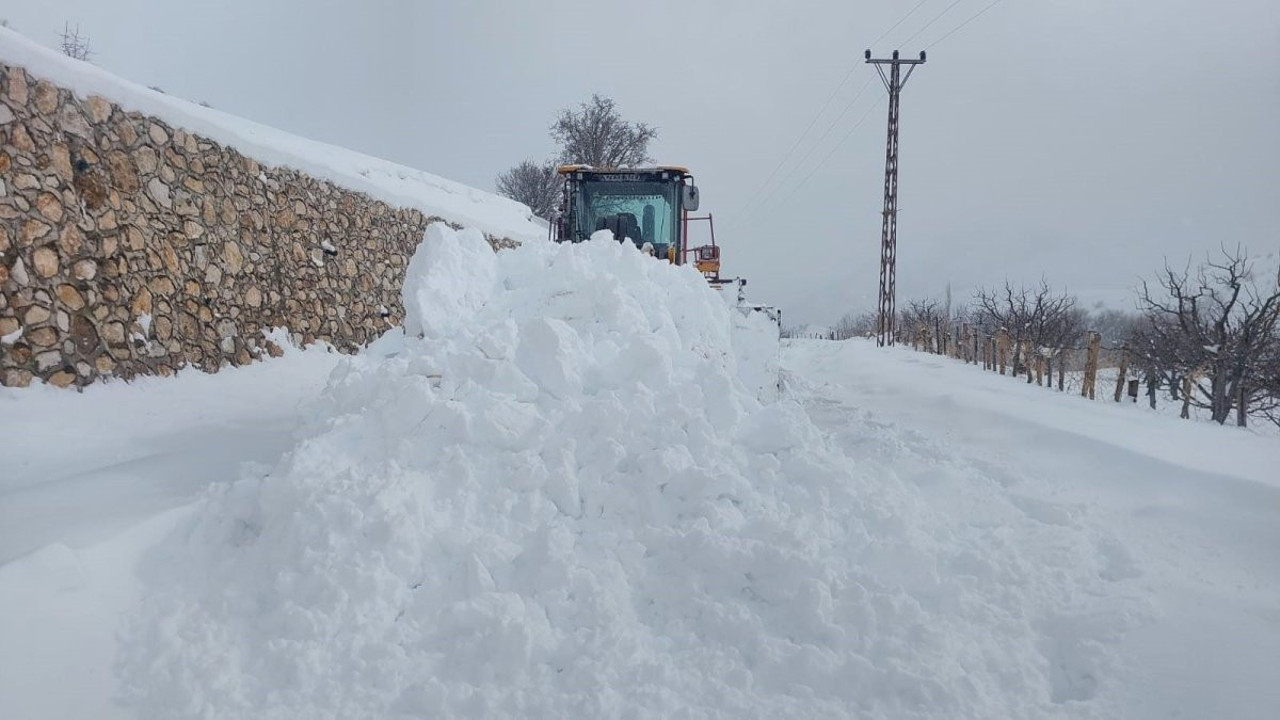 Hakkari’de yaşayanlar dikkat! Karla mücadele ekipleri uyardı