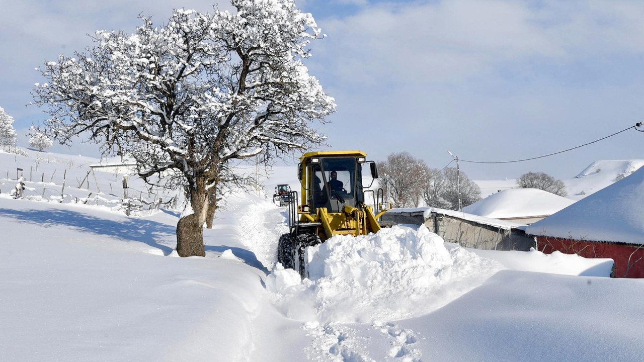 Karla mücadelede zorlu mesai
