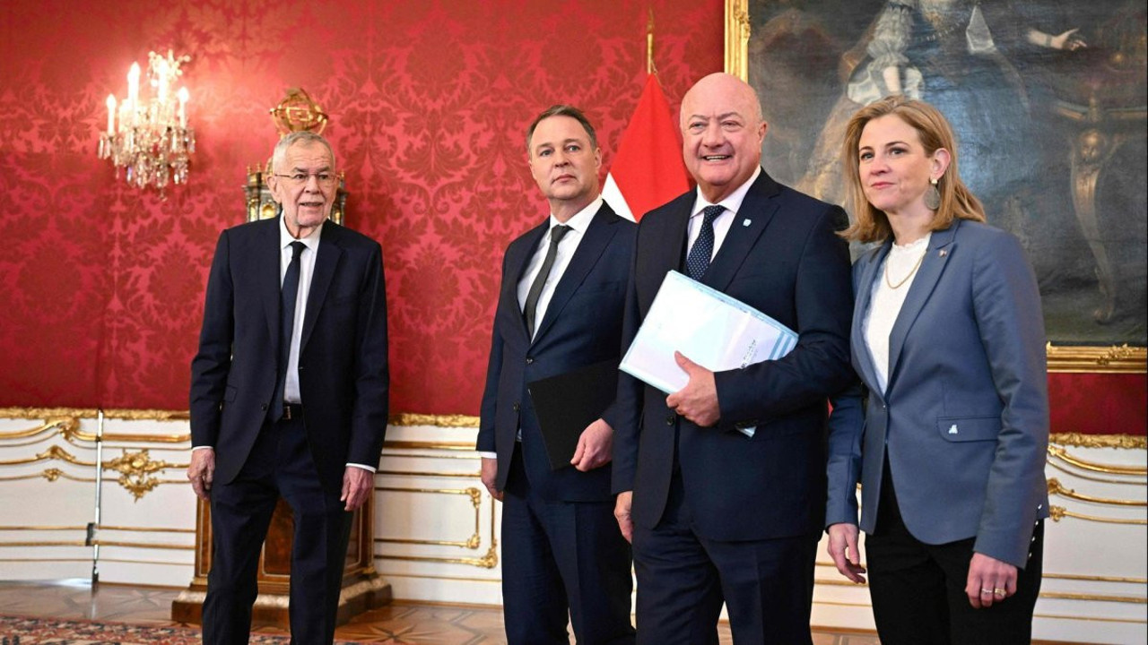 Avusturya'da üçlü koalisyon dönemi başlıyor