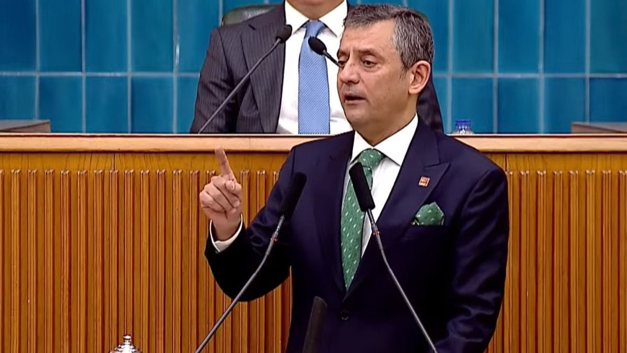 Özgür Özel'den gündem olacak açıklamalar... AKP'ye geçen vekil hakkında şoke eden iddia!