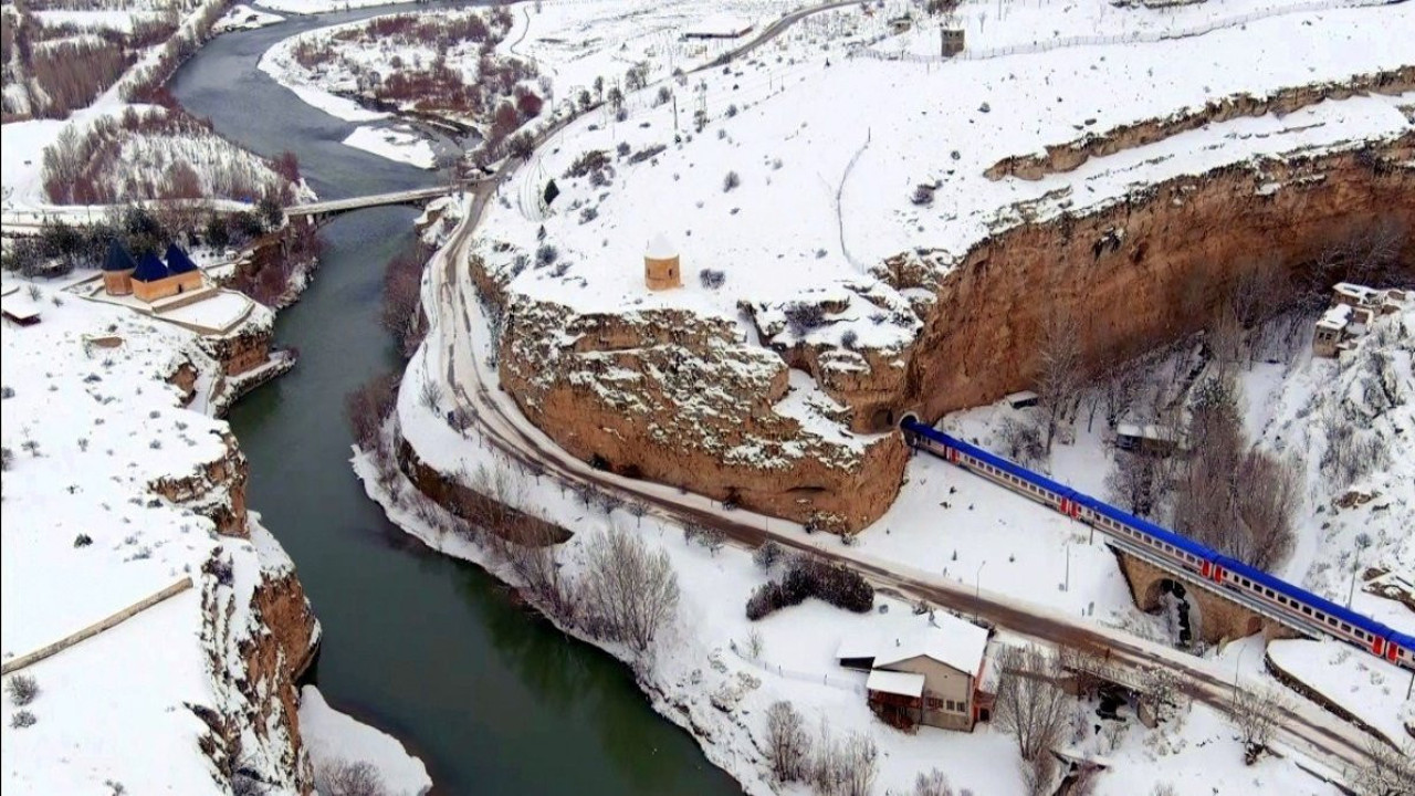 Beyaz gelinliğini giyen Erzincan’da görsel şölen!