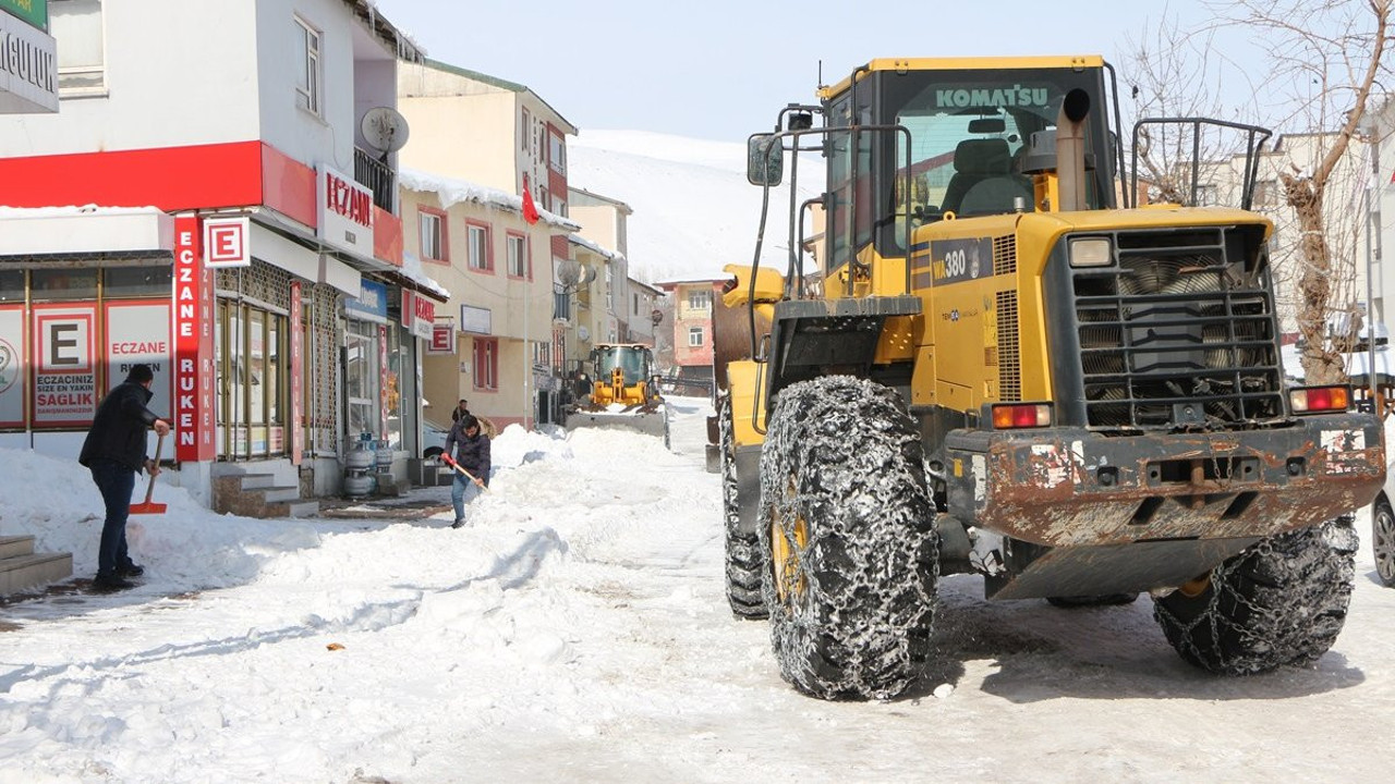Bingöl'de kar hayatı felç etti!