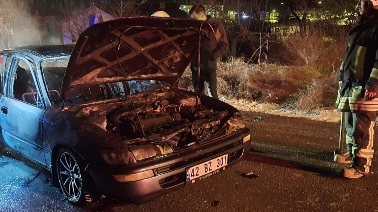 Otomobil yangınında 1 kişi öldü, 2 kişi yaralandı