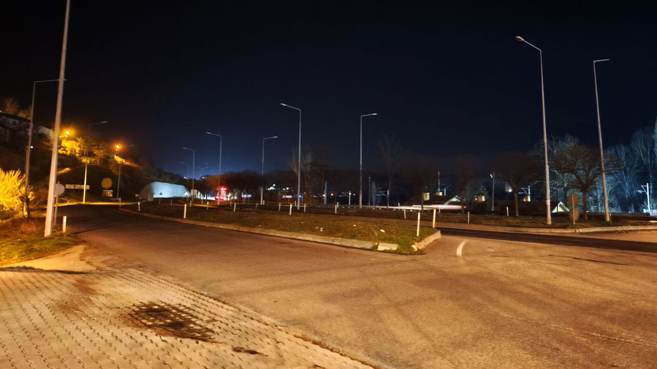 Bilecik’te iki kurum topu bir birine attı o kavşak karanlıkta kaldı