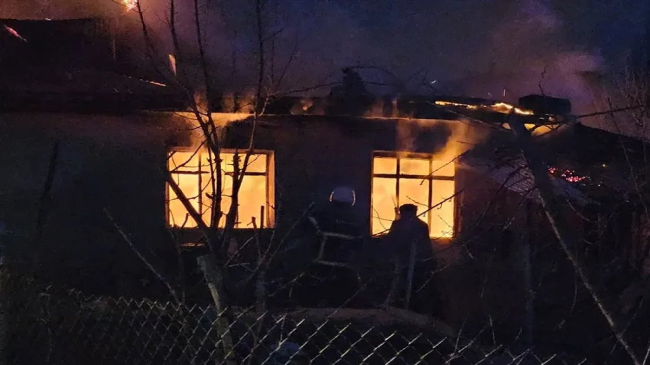 Adana’da yangın paniği! Ev küle döndü