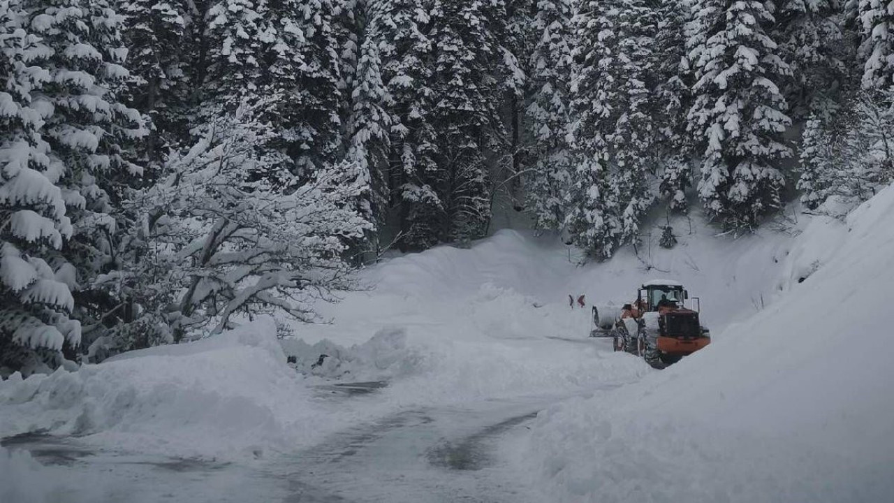 Kar hayatı felç etti! 68 köy yolu ulaşıma kapalı