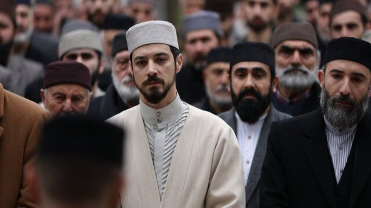 Kızıl Goncalar’da yaprak dökümü! İki oyuncu birden ayrılıyor