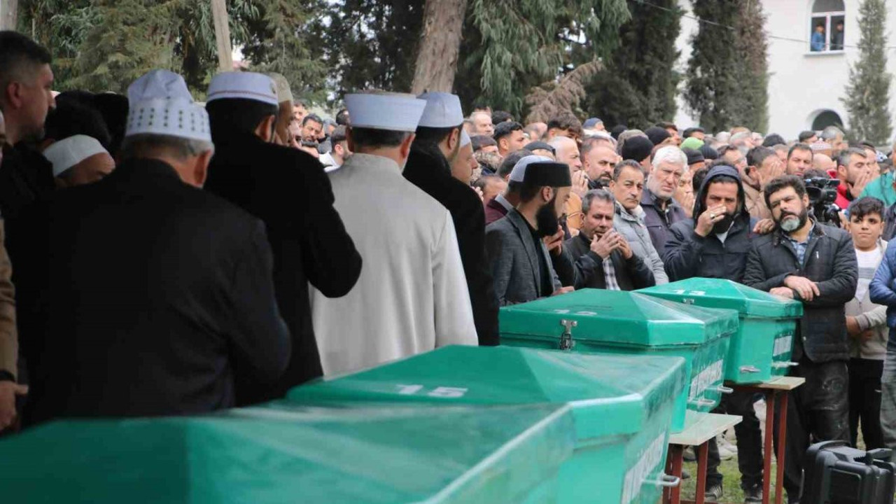 Feci kazada ölen 6 kişi son yolculuğuna uğurlandı