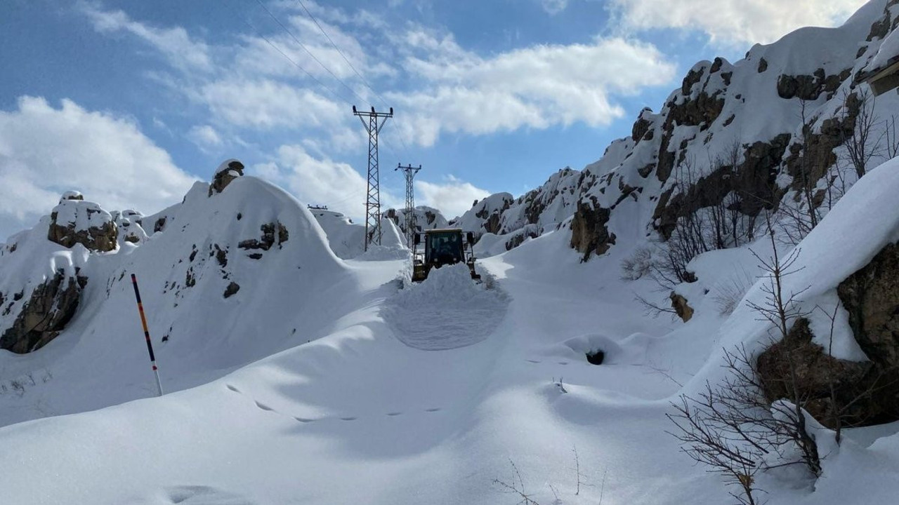 Hakkari'deki askeri üs yolları açılıyor! Kardan kapanmıştı...
