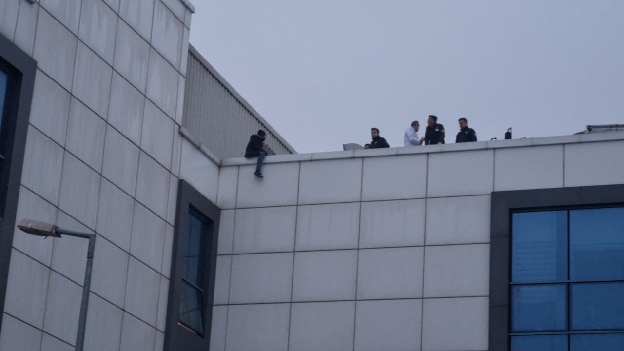 Hastane çatısında korku dolu onlar