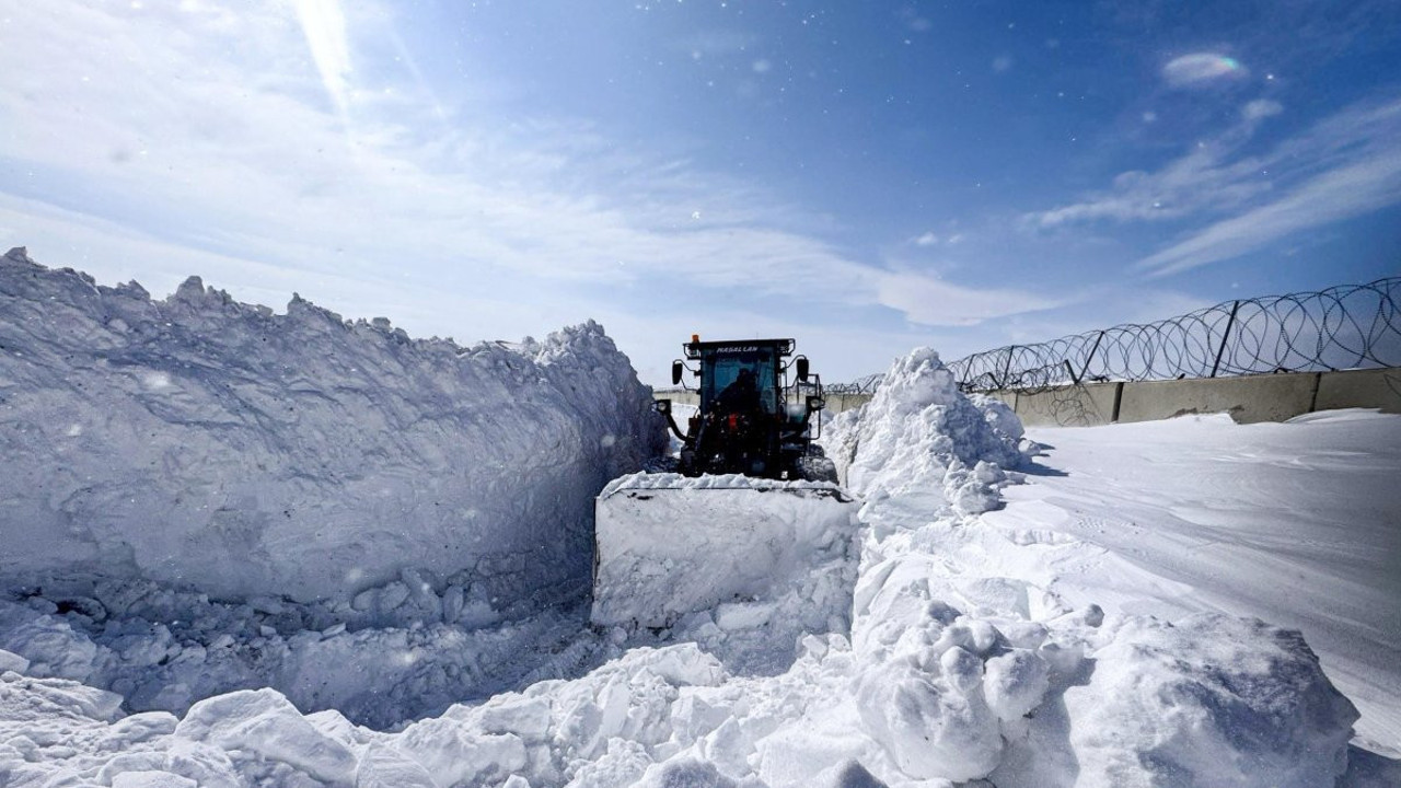 Van'da kar esareti sürüyor!
