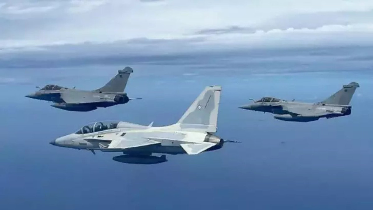 Savaş uçağı tatbikat sırasında ortadan kayboldu