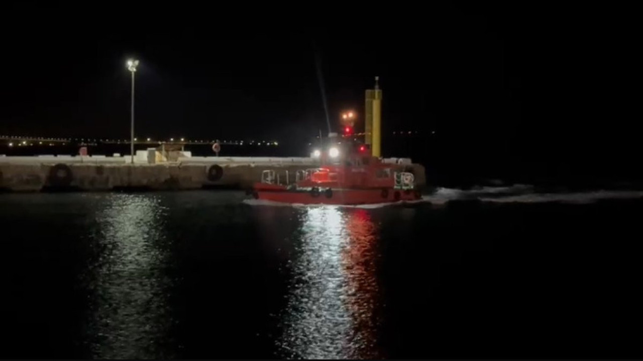 Denize düşen kılavuz kaptan hastaneye kaldırıldı