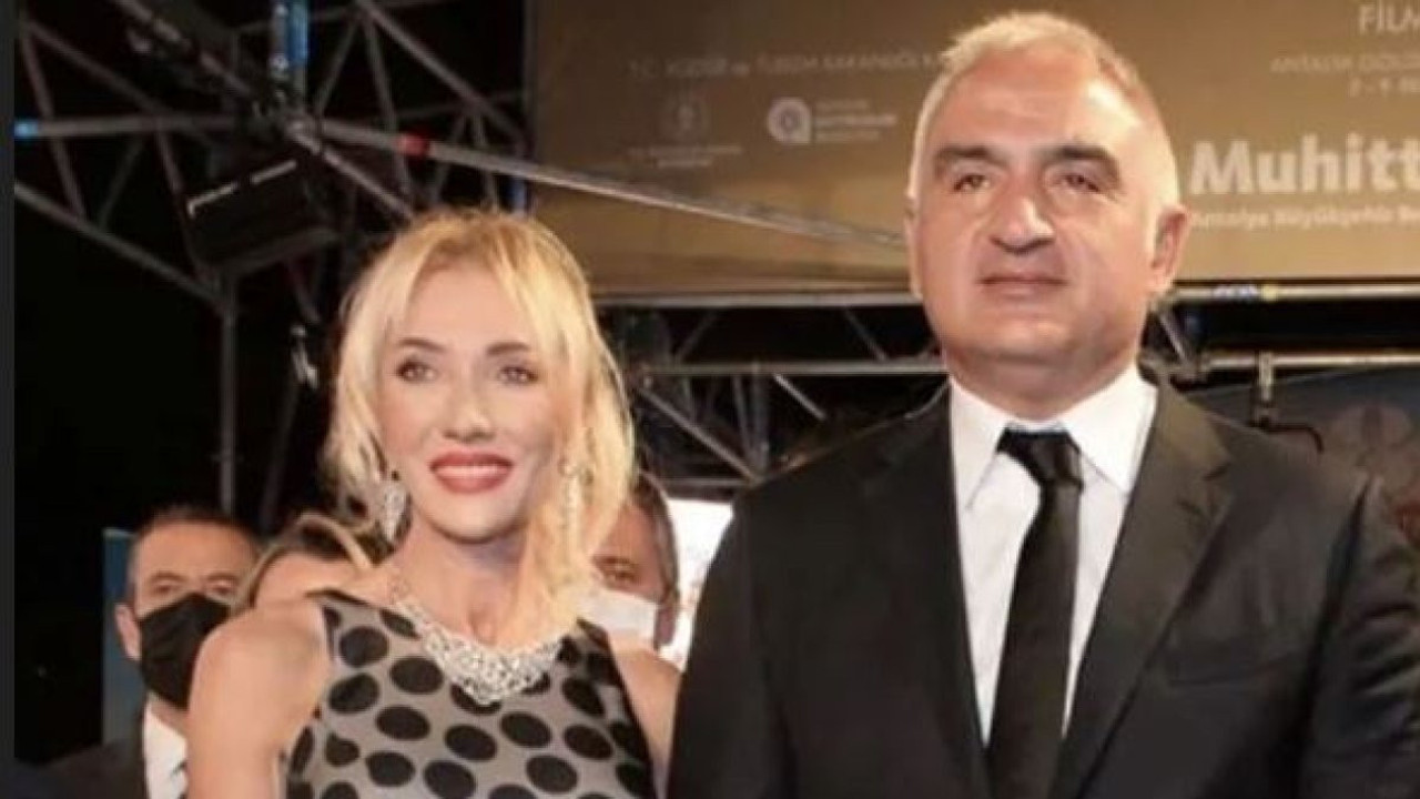 Süper zengin Bakan'ın eşi ikinci el kıyafet satıyor! Fiyatları görenin dudağı uçukluyor