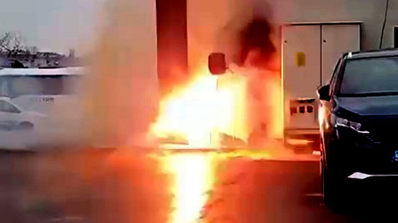 İstanbul'da korku dolu anlar! Elektrik panosu bomba gibi patladı