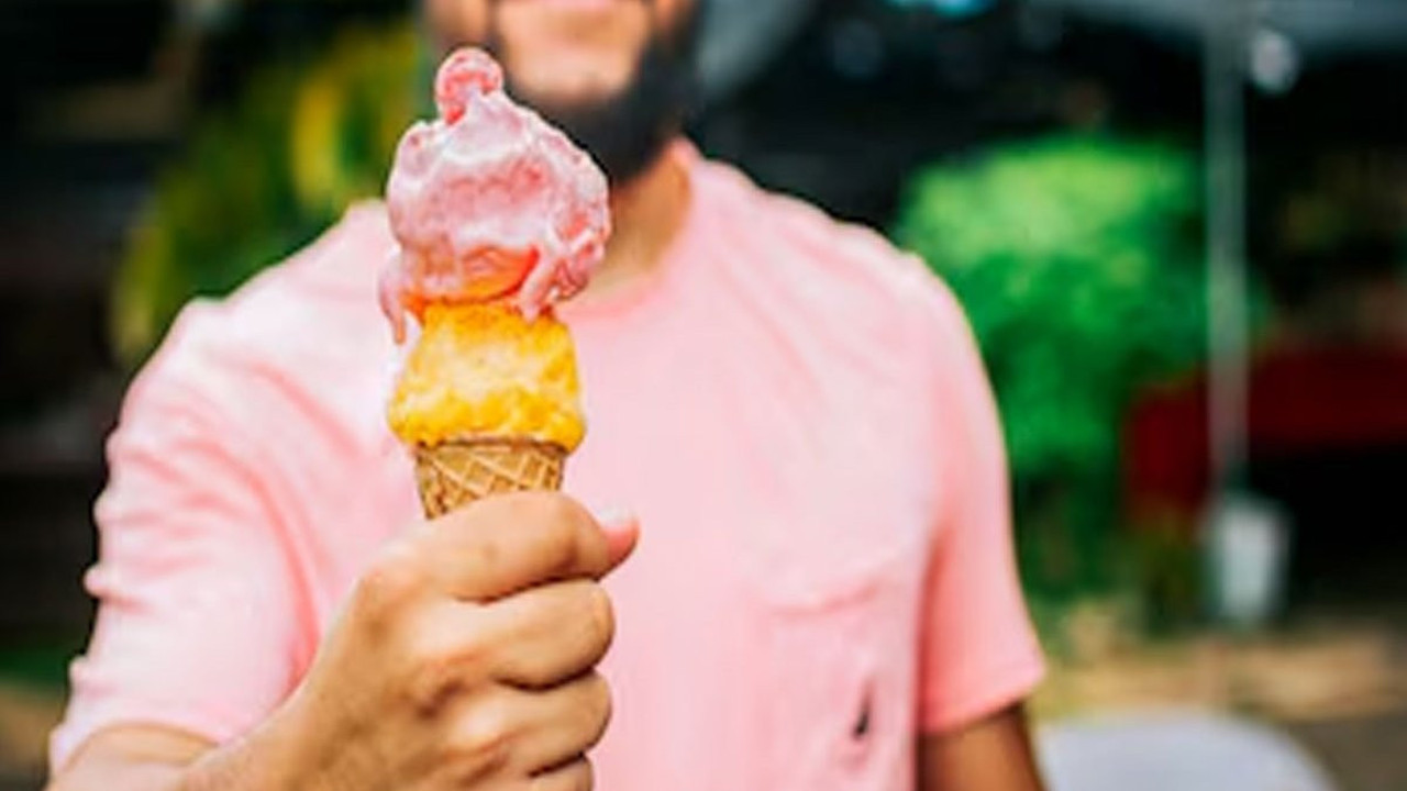 Dondurmanın içinden yılan kafası çıktı