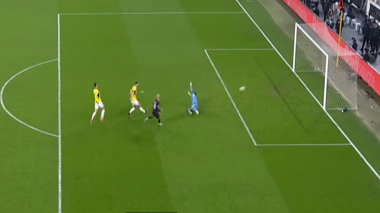 Fenerbahçe’nin yenilgisine öğretmenin kalbi dayanmadı! Gözyaşları sel olup aktı