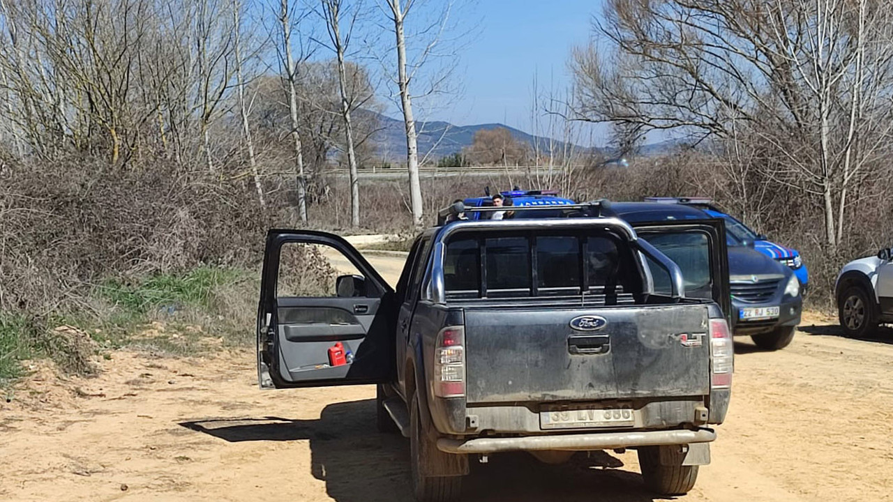 Kamyonetinde başından vurulmuş halde ölü bulundu