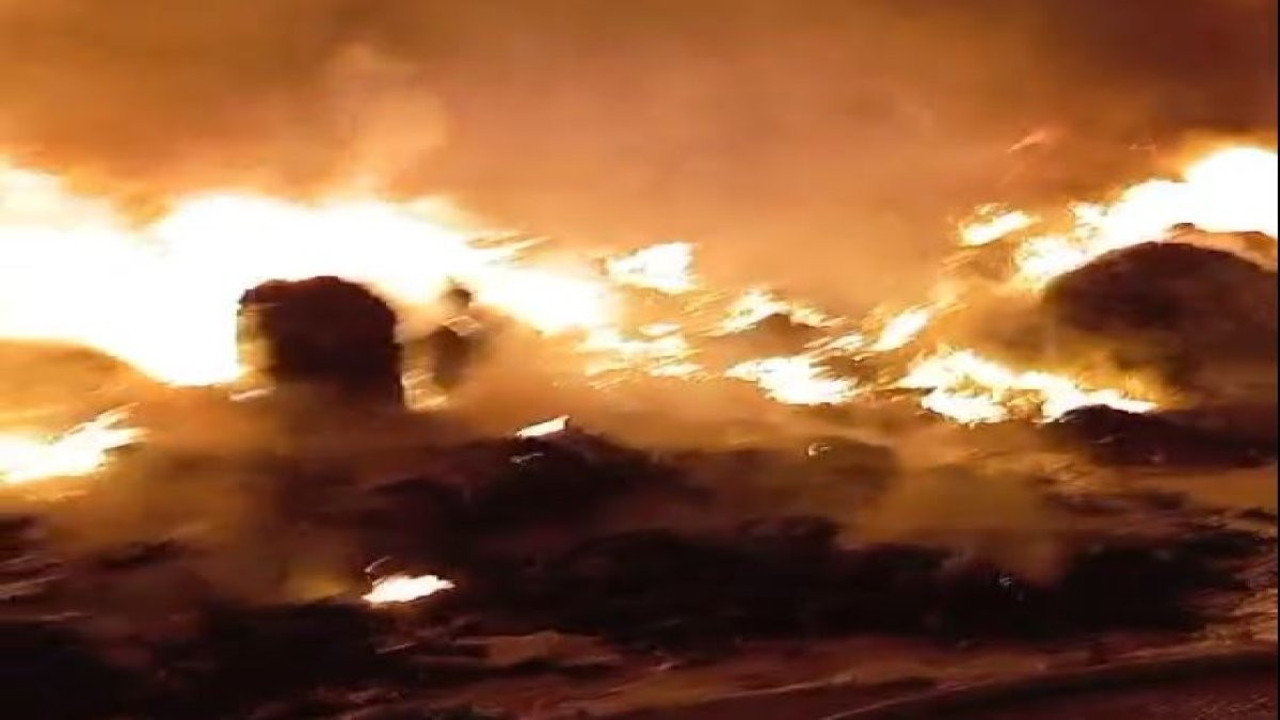 Niğde’de plastik geri dönüşüm tesisindeki yangın