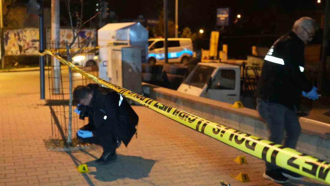 Öfkeli baba oğlunun iş yerinde sinirlenip silahı ile 4 el ateş etti