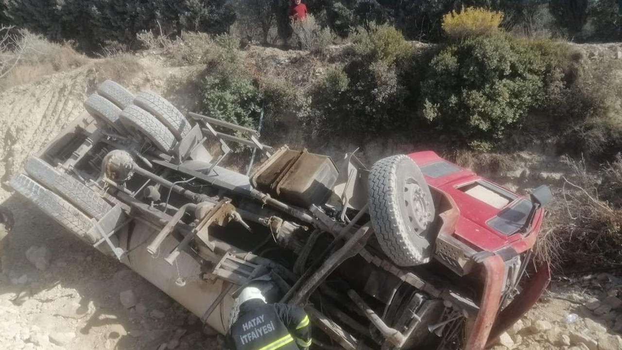 Hatay’da arazöz şarampole devrildi: Sürücü hayatını kaybetti