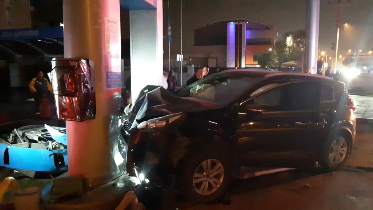 Kaza yapan araç, benzin istasyonuna daldı