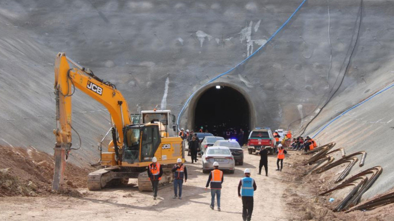 Kayseri'de hızlı tren inşaatında göçük! Ölü ve yaralı var