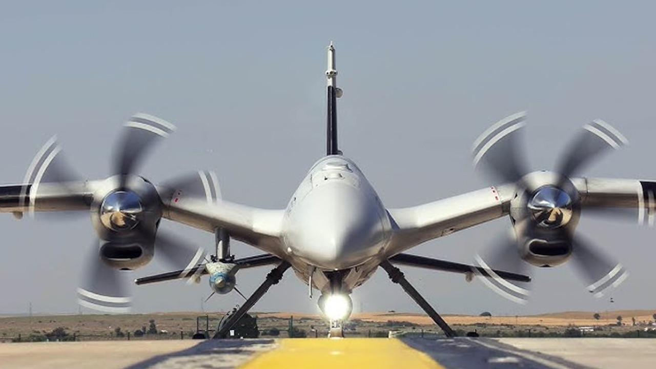 Türk havacılık tarihinde önemli eşik aşıldı: AKINCI TİHA 100 bin uçuş saatini tamamladı