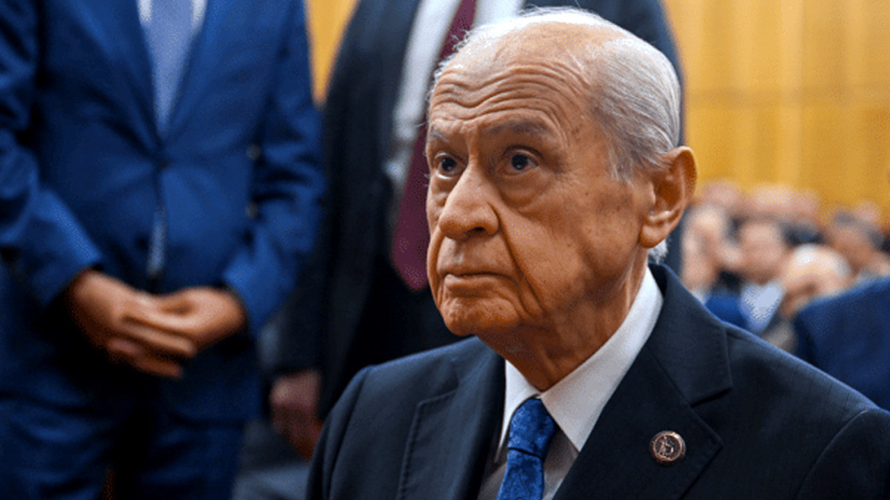 Bahçeli yine yaptı yapacağını…50 yıllık ünlü MHP’linin aklını başından aldı!