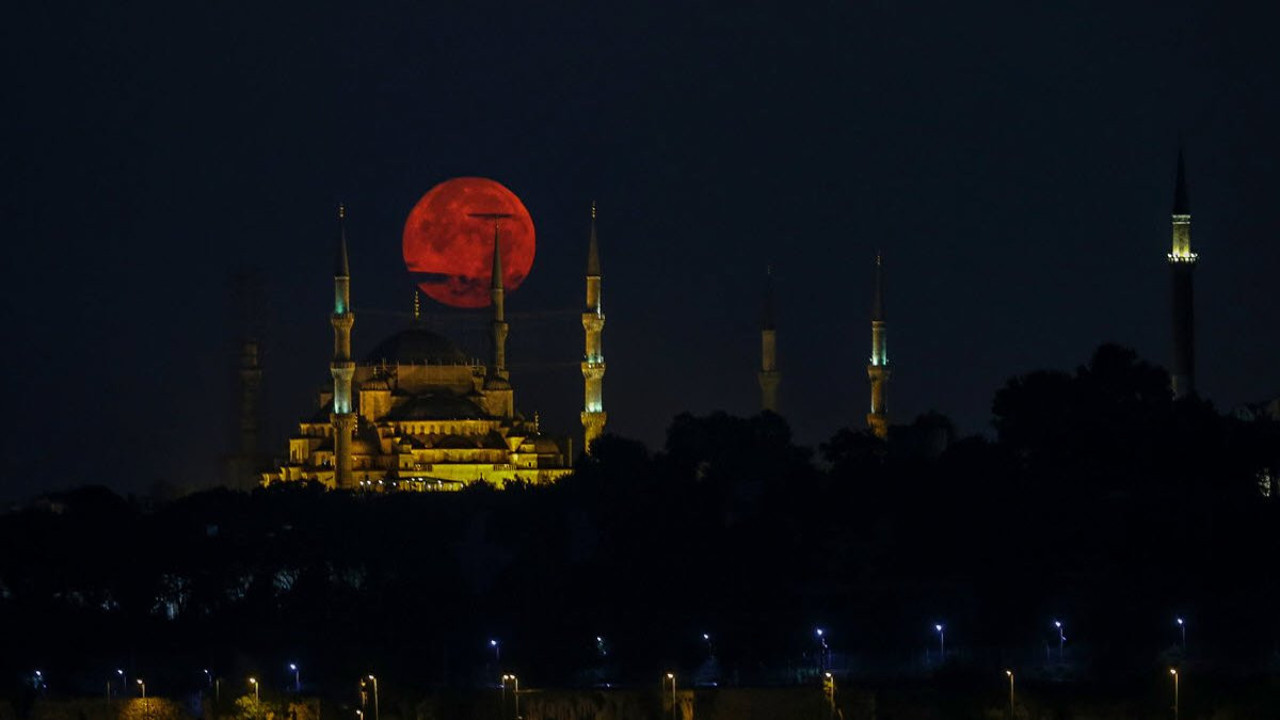 Kanlı ay tutulması Dünya’yı büyüleyecek! Türkiye’den görülebilir mi?