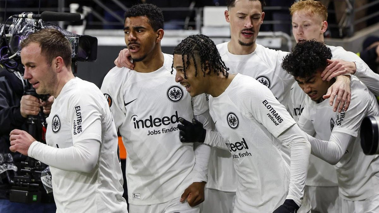 Ajax'ı perişan eden Frankfurt çeyrek finale çıktı