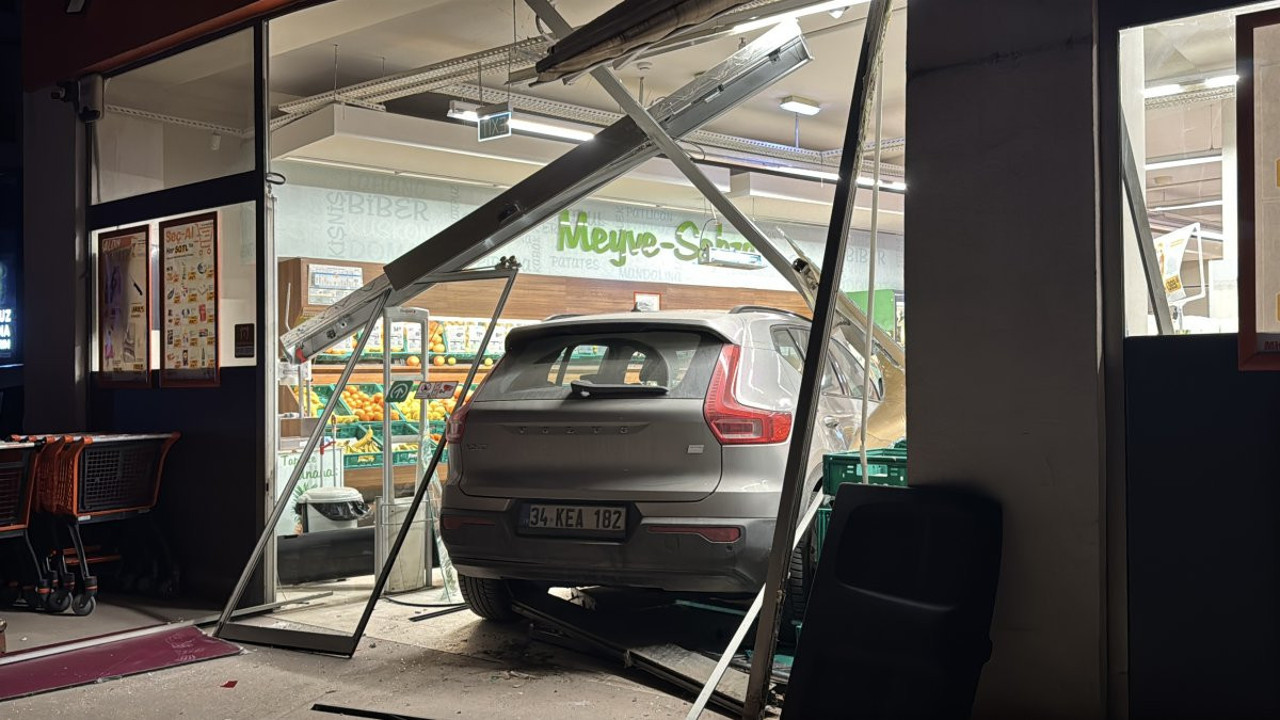 Markete dalan cipteki 2 kişi yaralandı