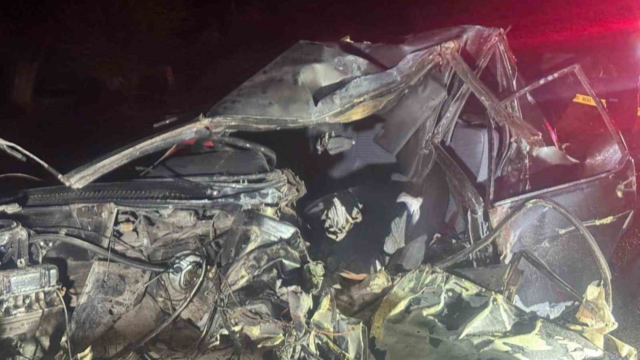 Hurdaya dönen otomobilde can verdi!