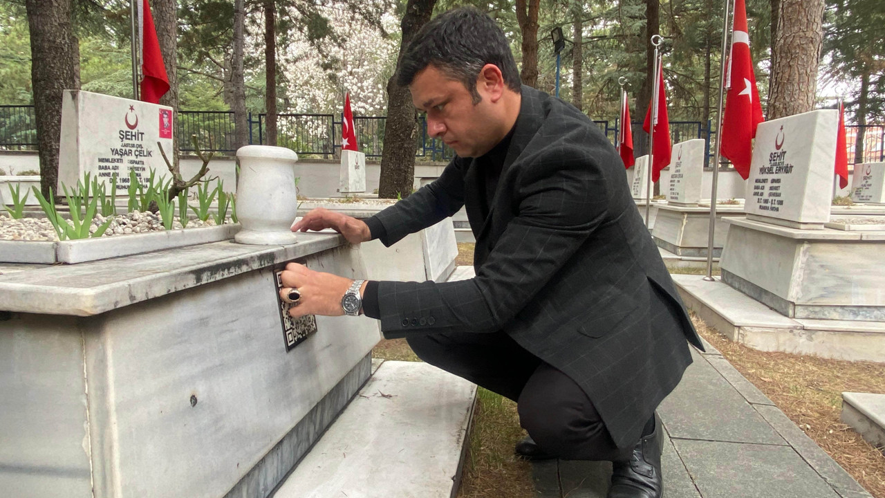 Şehitliklerde 'karekod' uygulaması başladı